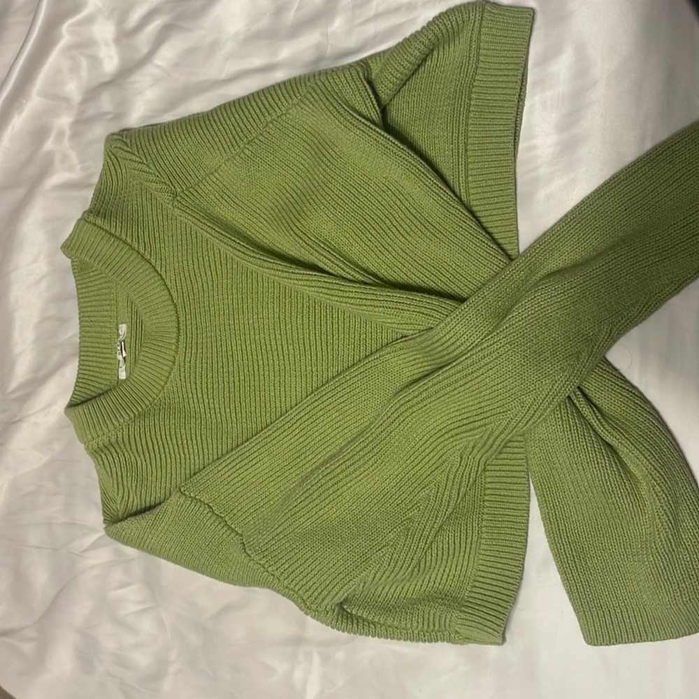 Brand is L.A. Hearts. The color is a light green and in a size small.